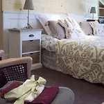 La Maison Bizienne - D'hotes De Charme Bed & Breakfast 4*